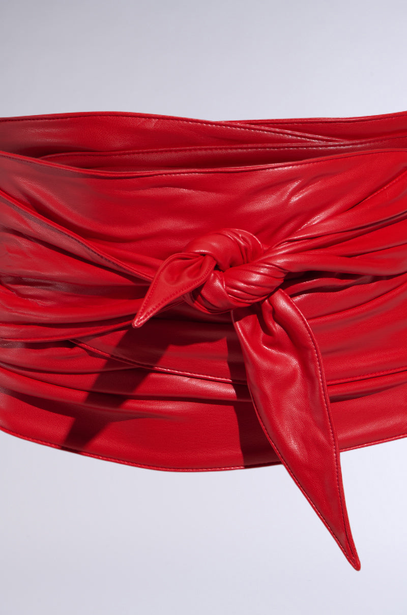 ESSENTIAL WRAP AROUND PU BELT IN RED