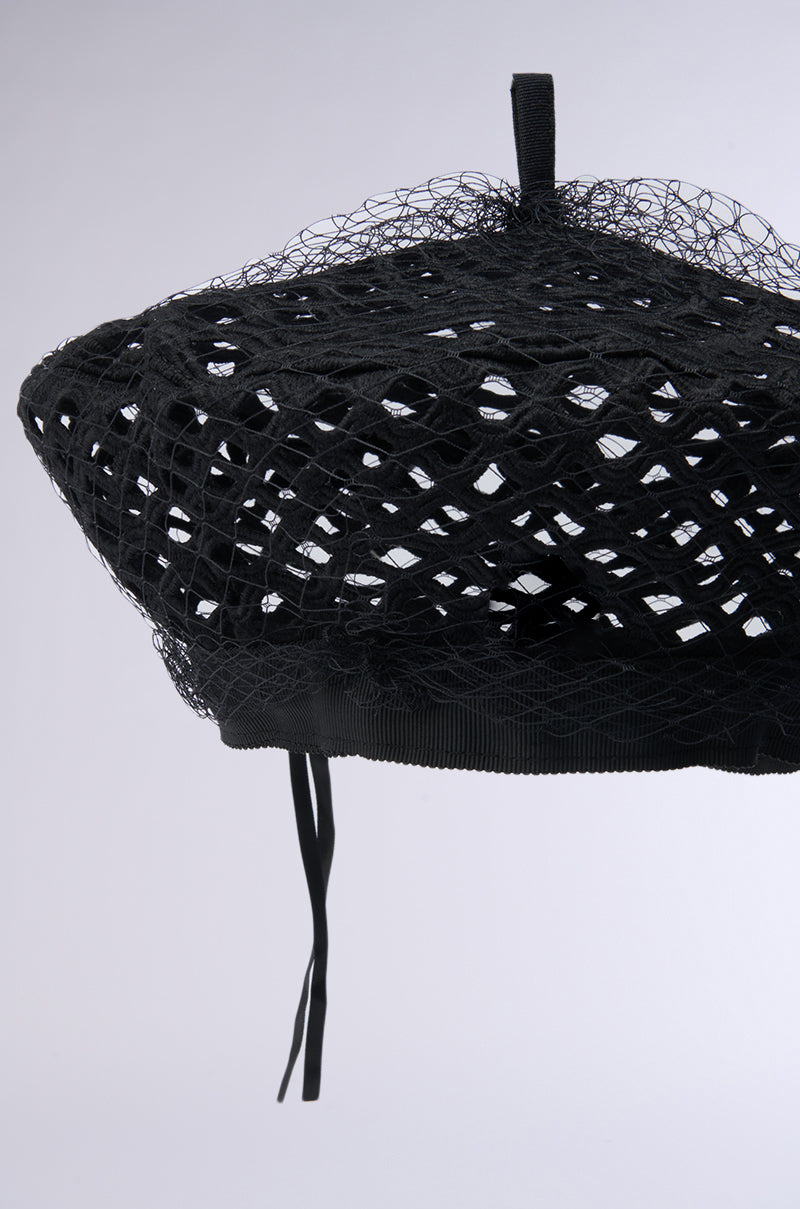 TOO EDITORIAL CUTOUT BERET